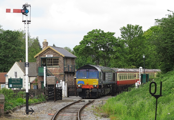 Diesel loco by the signal box approaching Bedale Station 